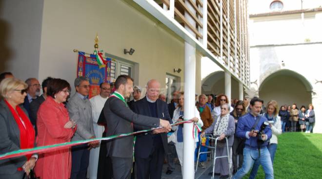 Ventimiglia, inaugurato il chiostro di Sant’Agostino. Vescovo Suetta: “Che sia un luogo d’esempio per promuovere dialogo e pazienza”