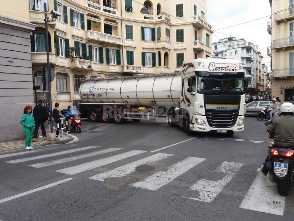 camion blocca rondò volta a sanremo