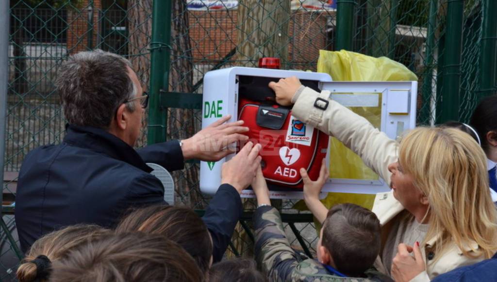 Posizionato il decimo defibrillatore a Sanremo: oggi è stata la volta del Borgo