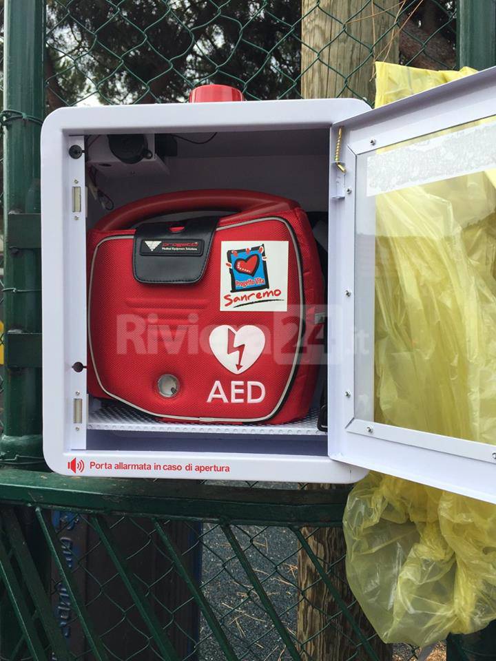 Posizionato il decimo defibrillatore a Sanremo: oggi è stata la volta del Borgo