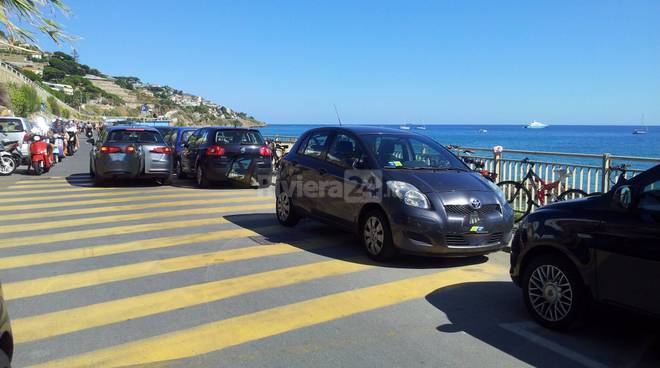 Sanremo: probabile ticket parcheggio sul lungomare Tre Ponti, nessuna soluzione per l’uscita sull’Aurelia.