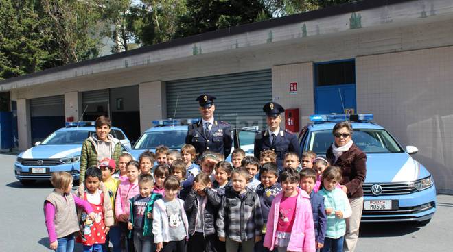 Imperia, gli alunni della Scuola dell’Infanzia Borgo Prino a lezione dalla Polizia Stradale