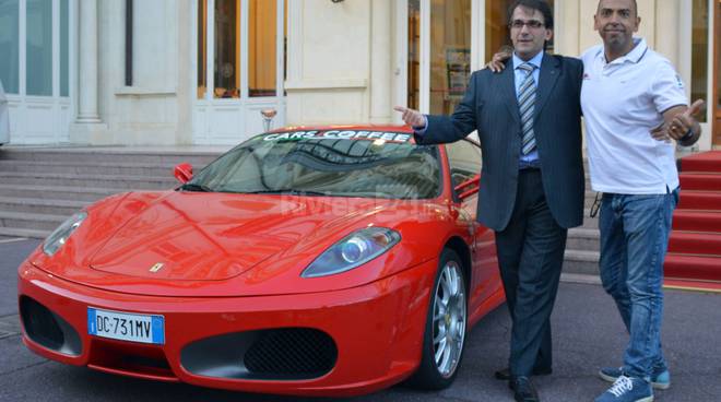 Una Ferrari in Cina per un record sulla strada più pericolosa del mondo: presentata al Casinò l’impresa di di Franco Barone