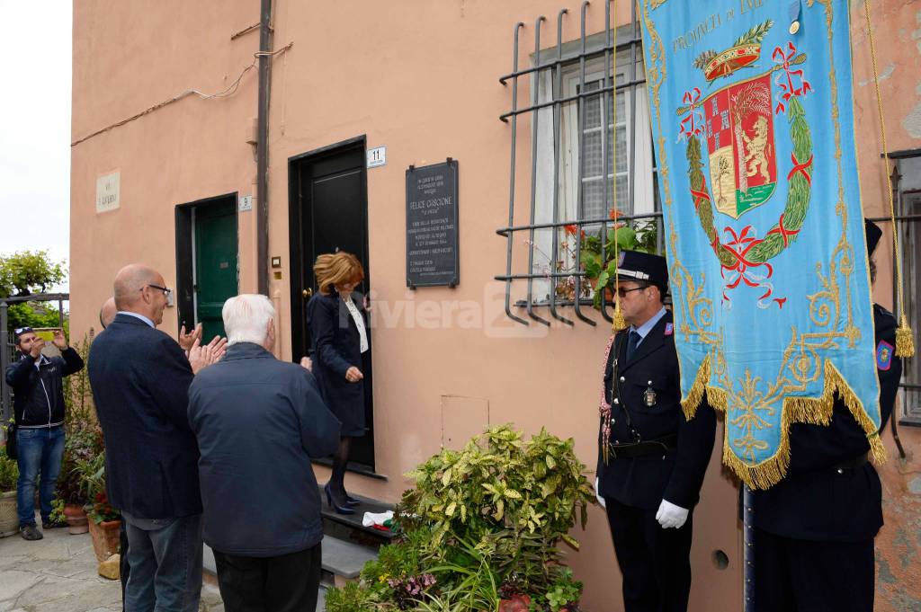 Una targa sulla casa dove nacque il partigiano Felice Cascione: Imperia onora un eroe della Resistenza