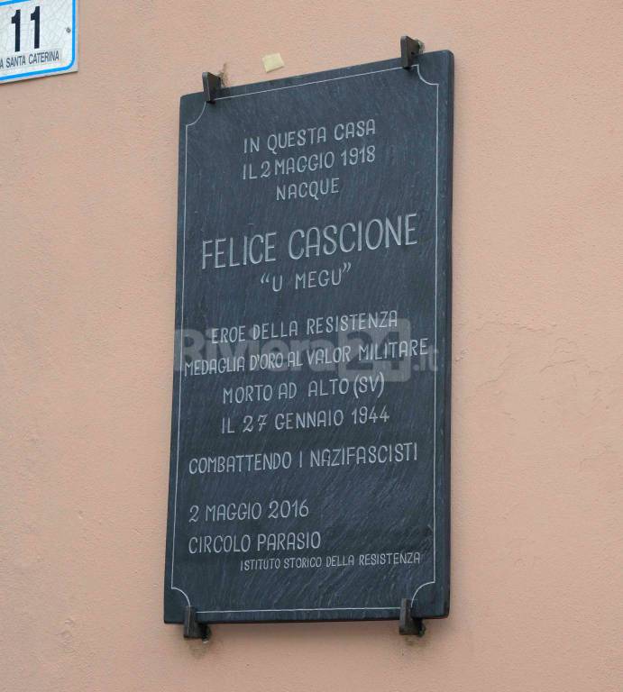 Una targa sulla casa dove nacque il partigiano Felice Cascione: Imperia onora un eroe della Resistenza