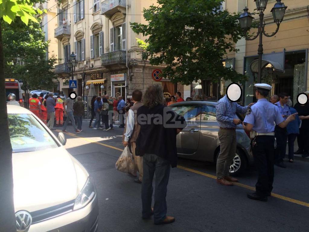 Donna investita da un'auto in corso Garibaldi, in codice giallo al "Borea"