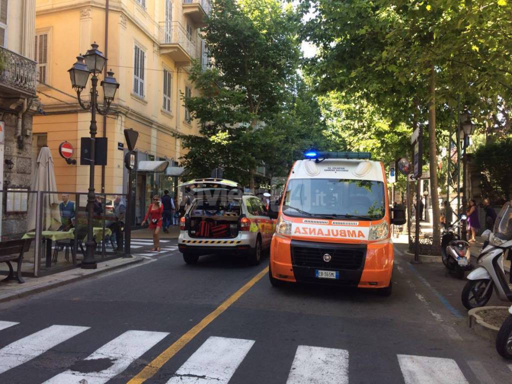 Donna investita da un'auto in corso Garibaldi, in codice giallo al "Borea"