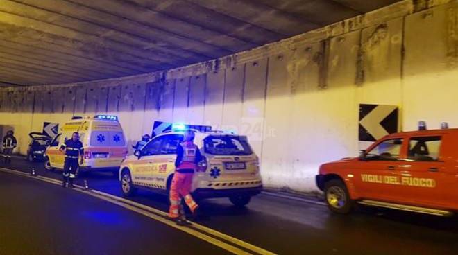 Incidente in tunnel Aurelia Bis: ferita 45enne