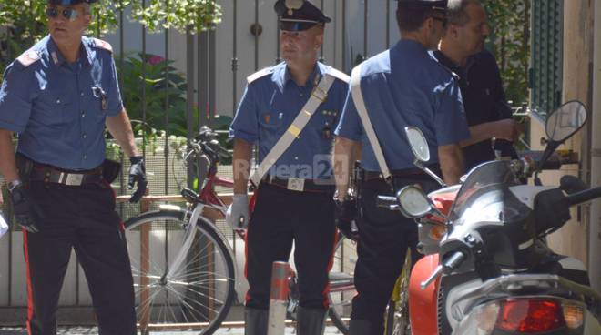 Blitz antidroga dei Carabinieri in un appartamento del centro