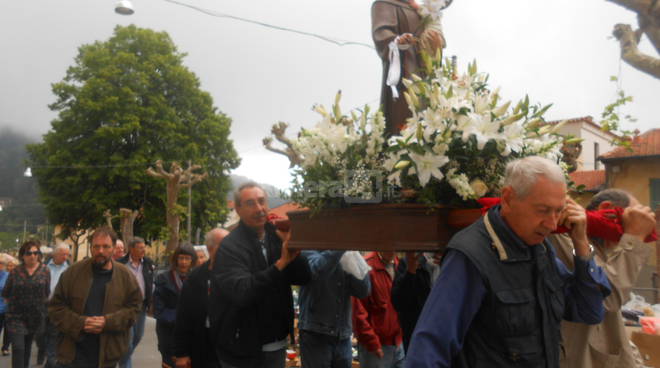 Bajardo rinnova la devozione a Sant’Antonio portato a spalla in Processione