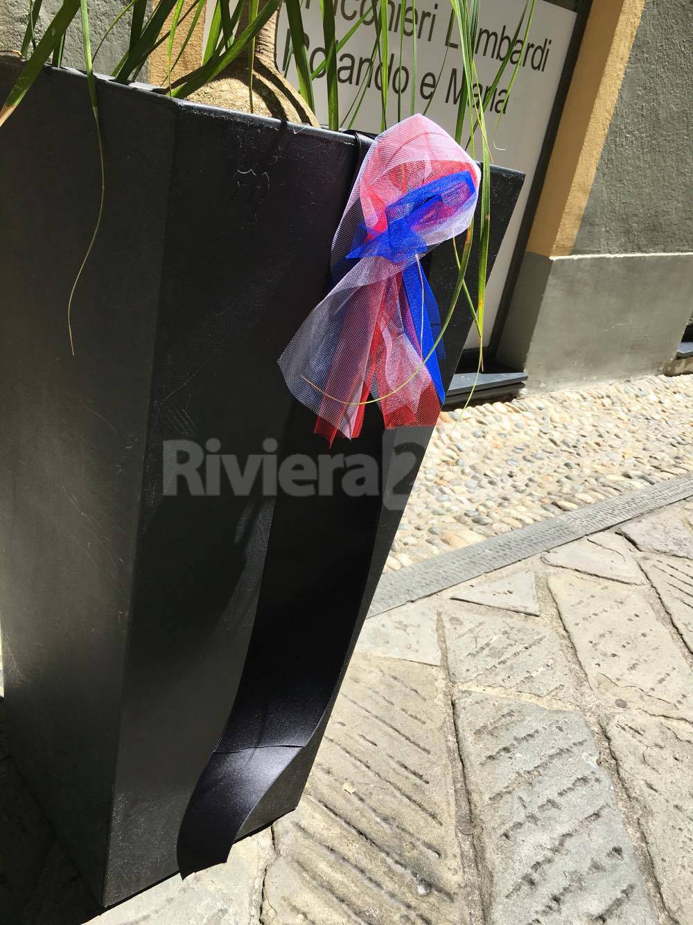 Riviera24 – Commercianti di via Cavour, coccarde con la bandiera francese