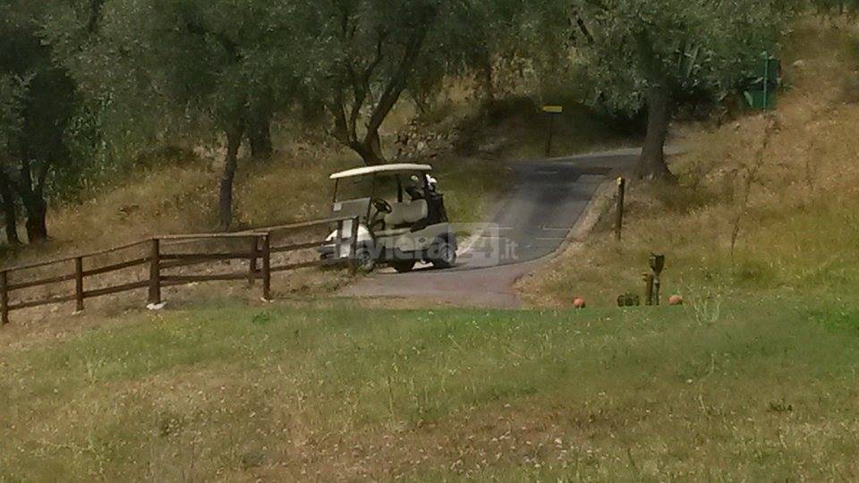 riviera24 - Si ribalta caddy, grave anziana golfista