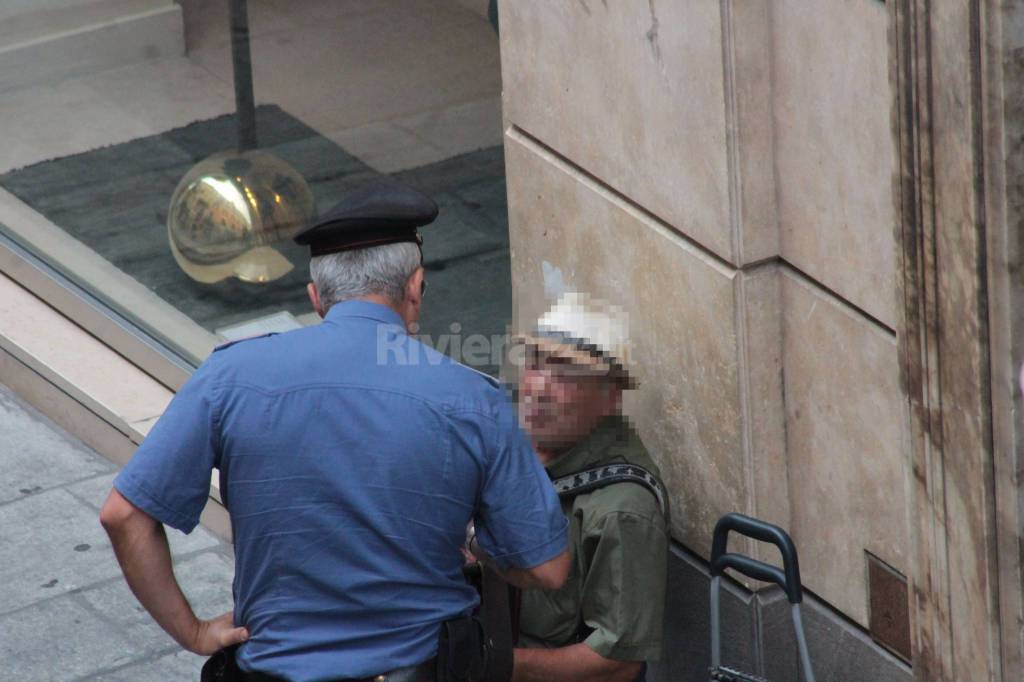 riviera - carabinieri artisti di strada via matteotti sanremo