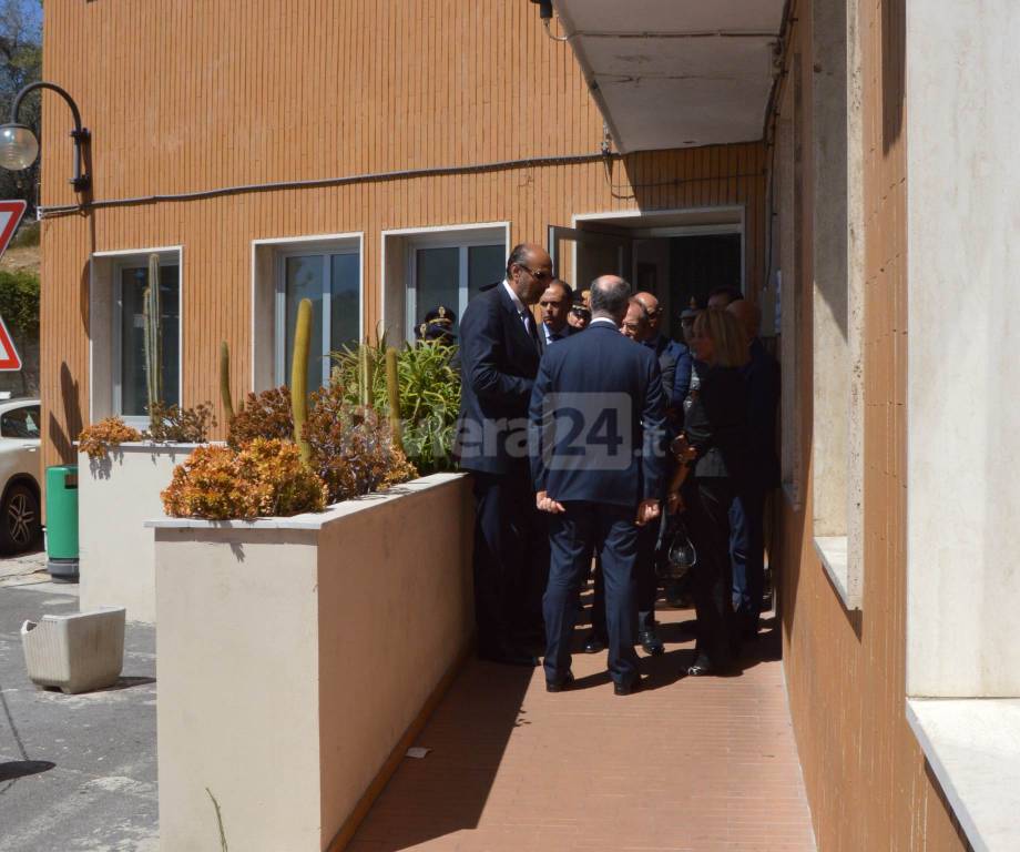 riviera - Il Capo della Polizia Gabrielli alla camera mortuaria dell'ospedale di Sanremo