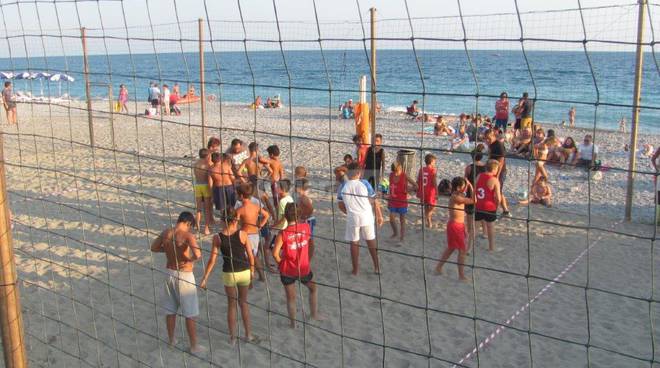 Grande partecipazione al torneo di beach-handball organizzato dall’ABC Bordighera e DisegualStar