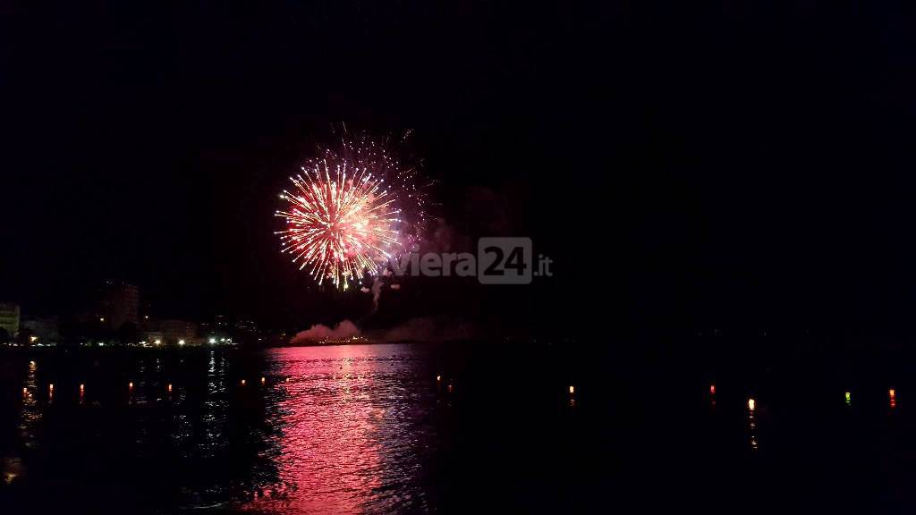 riviera24 - Festa di Sant'Erasmo 2016  fuochi d'artificio ad Arma di Taggia