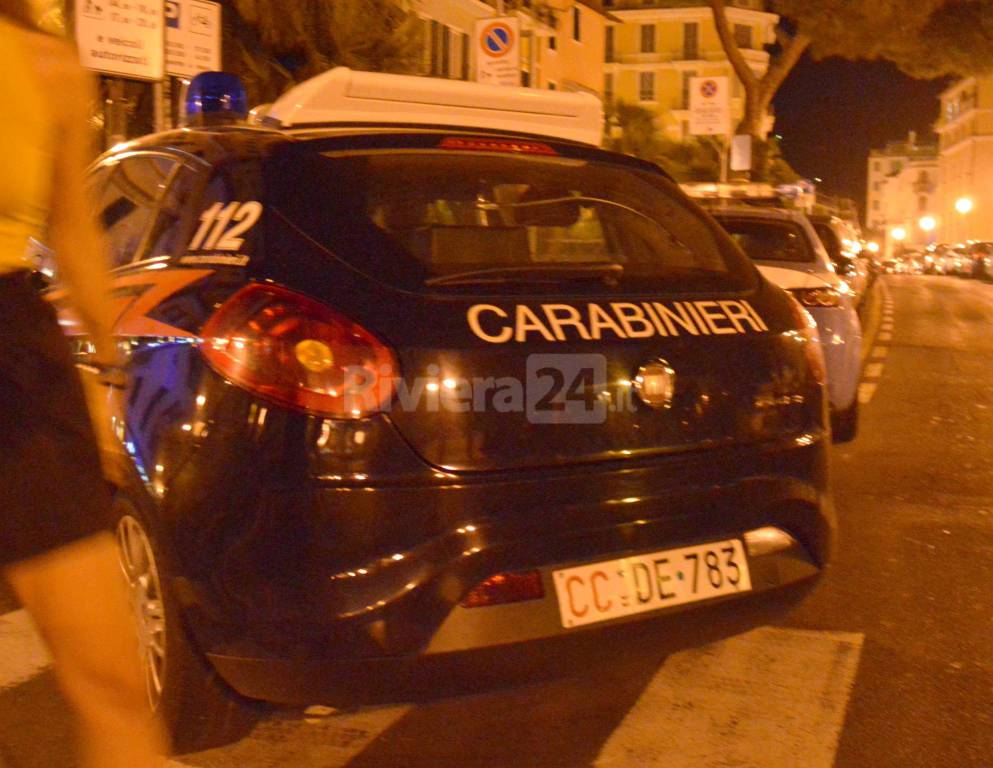 riviera24 - polizia carabinieri piazza bresca sanremo notturna