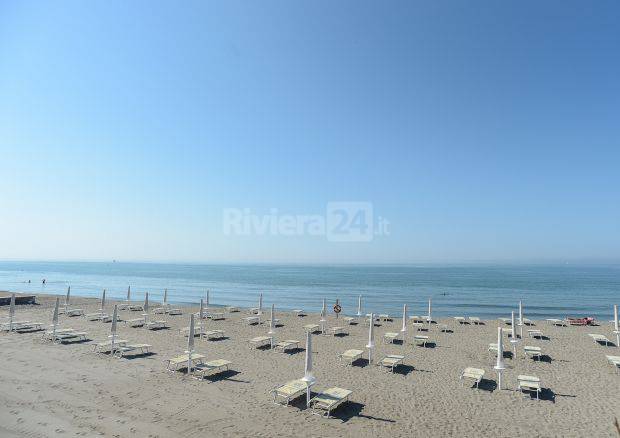 Riviera24 - spiaggia vuota generica