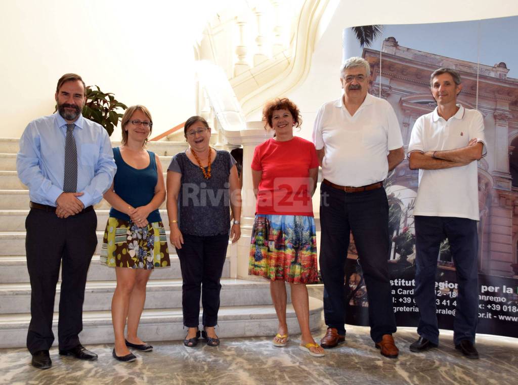 Consegna attestati richiedenti asilo istituto floricoltura