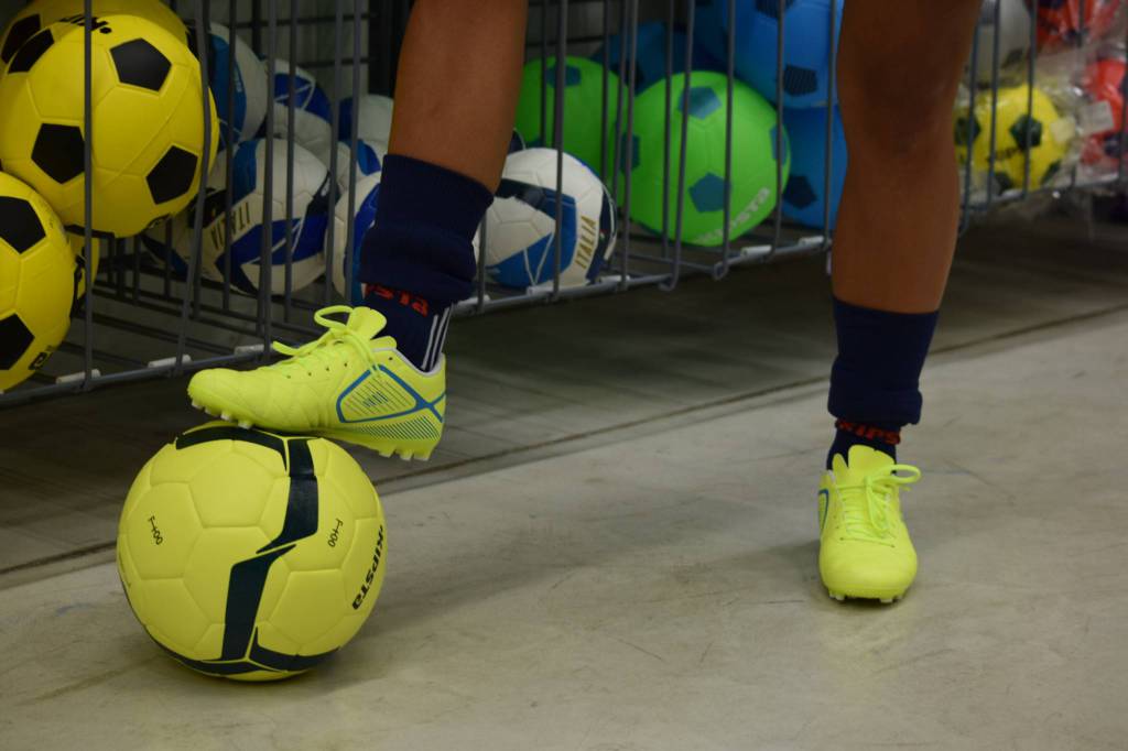 Le scarpe, l'optional più importante nel gioco del calcio. Hai mai provato  quelle Decathlon? - Riviera24
