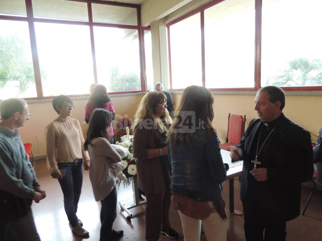 riviera24 - vescovo suetta in visita al comune di taggia 