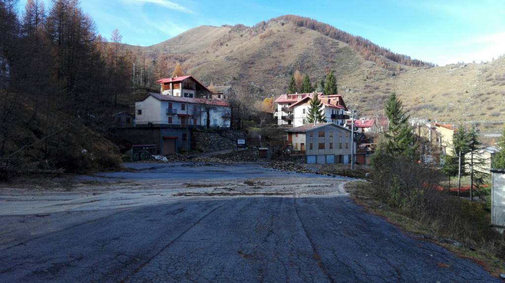 Situazione critica nell’entroterra, evacuata Monesi per pericolo frane