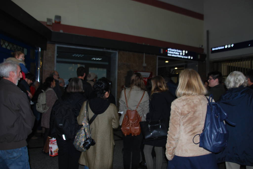 Flash mob stazione a Ventimiglia