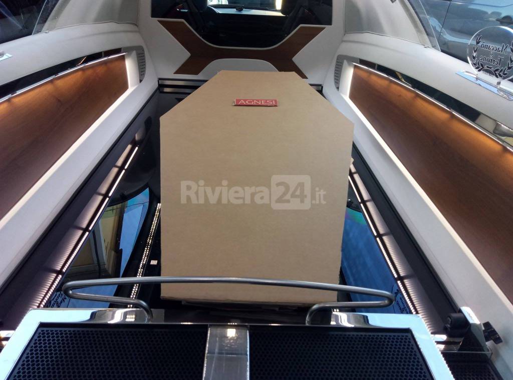 riviera24 - Bare e carro funebre, cala il silenzio sull'Agnesi di Imperia