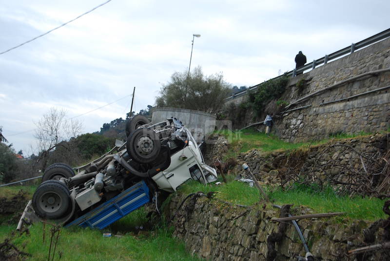 camion fuori strada Dolceacqua