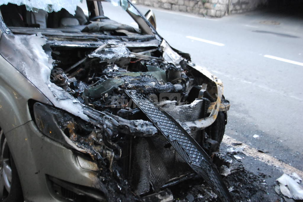 Incendio auto in corso Genova Ventimiglia