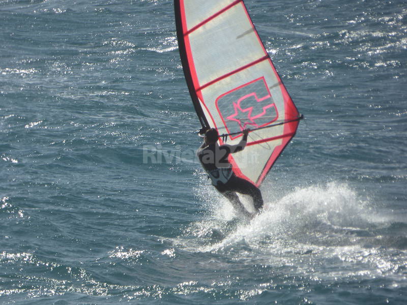 Kitesurfing a Bordighera