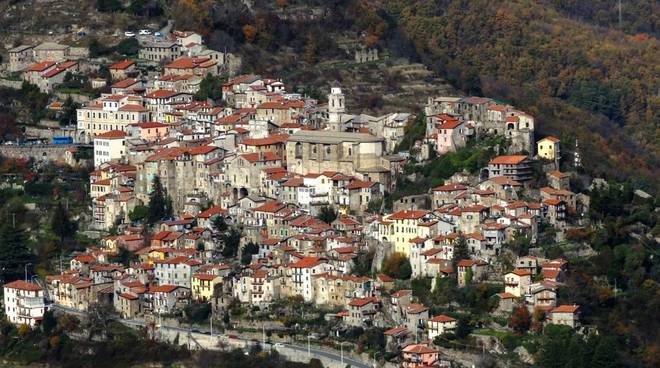 A Triora torna l’evento “Arte e pittura per le vie del borgo”