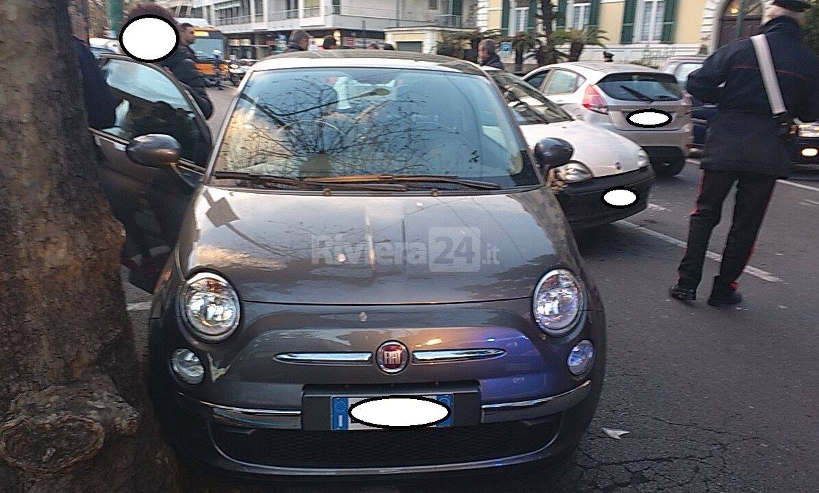 Sanremo spettacolare incidente in centro: tre auto coinvolte, una finisce ruote all'aria. Nessun ferito