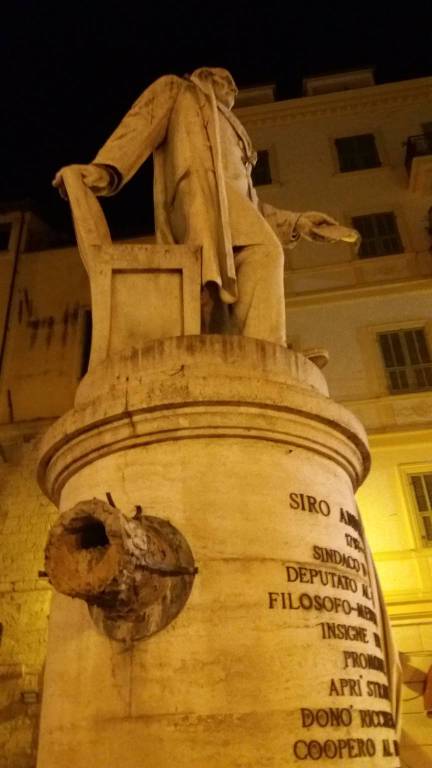 Sanremo fontana Siro Carli senz'acqua