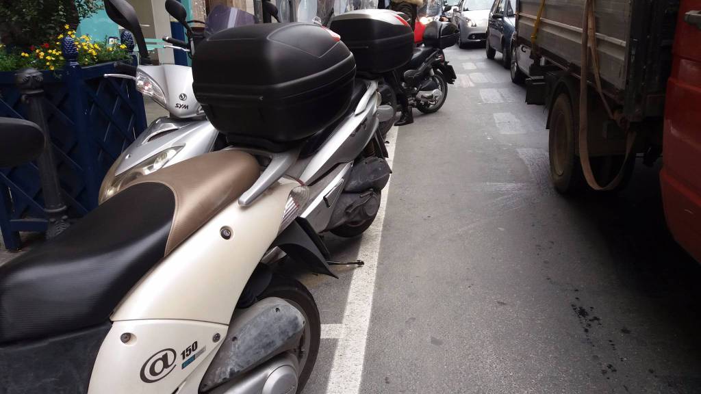 sanremo posteggi moto via roma spina di pesce