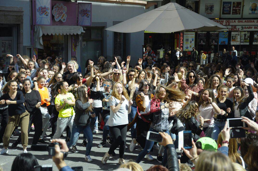 riviera24 - flash mob del  “Sanremo Dance Festival”