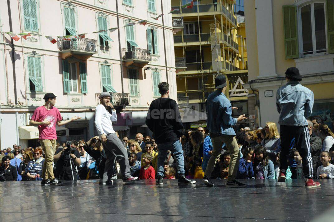 riviera24 - flash mob del  “Sanremo Dance Festival”