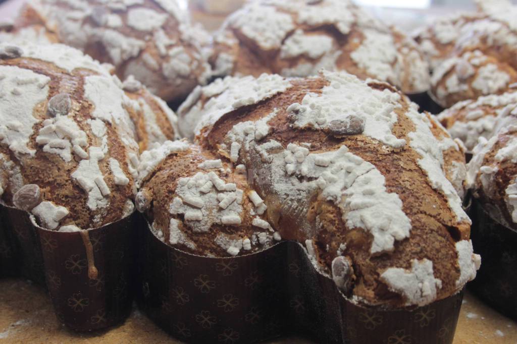 Riviera24 - L'antica ricetta della colomba di Pasqua raccontata da Dante Mengozzi della pasticceria "La veneziana"