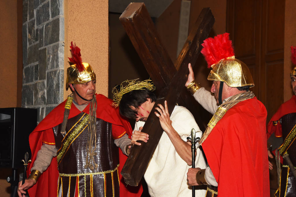 riviera24 - Ventimiglia, via Crucis vivente a Roverino