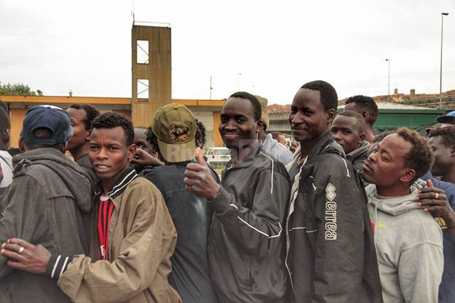 500 migranti a Roverino per la cena distribuita dalle associazioni umanitarie