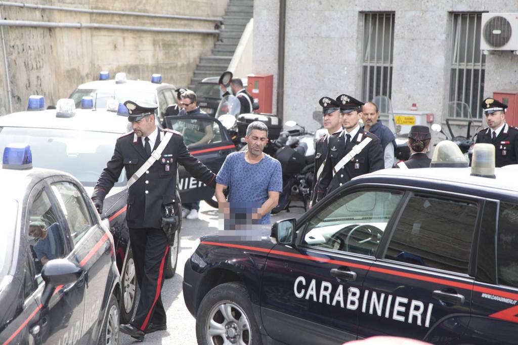 Operazione "Porta a porta" dei carabinieri. I primi arresti all'alba