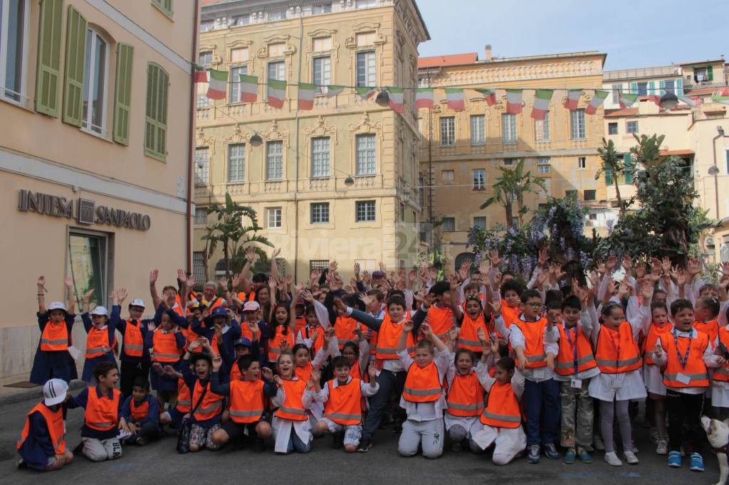 riviera24 - Bambini del Pedibus a Sanremo