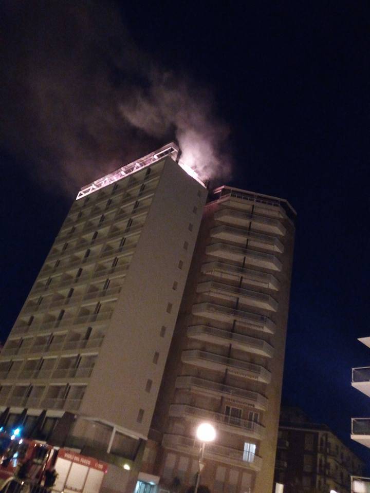 riviera24 - incendio vittoria arma