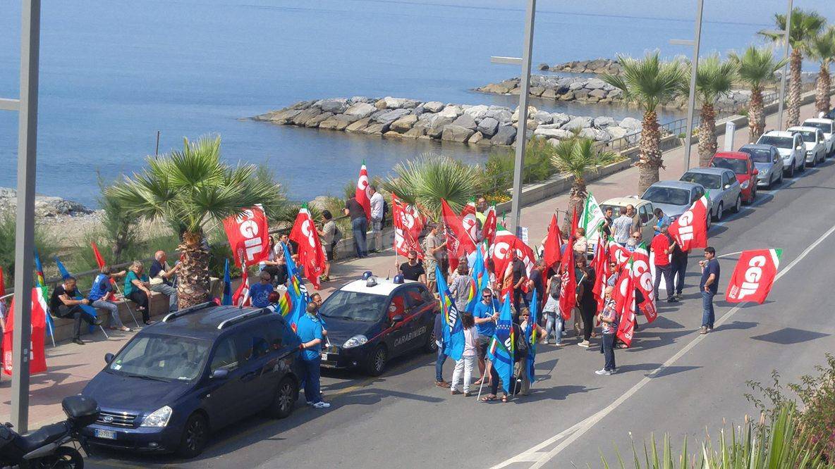 riviera24 - Manifestazione anti cozzi-parodi della Cgil