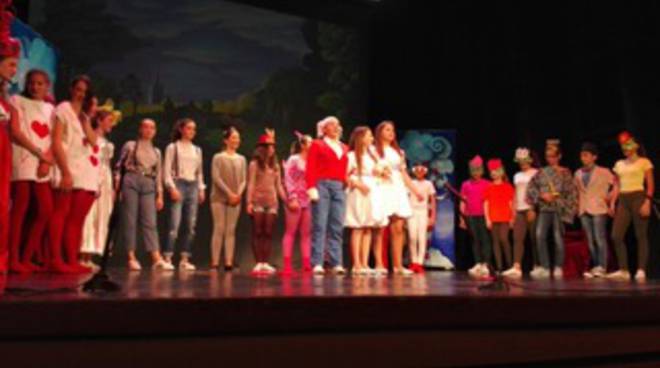 Ventimiglia, ieri a teatro il recital della scuola media “Biancheri”: grande successo