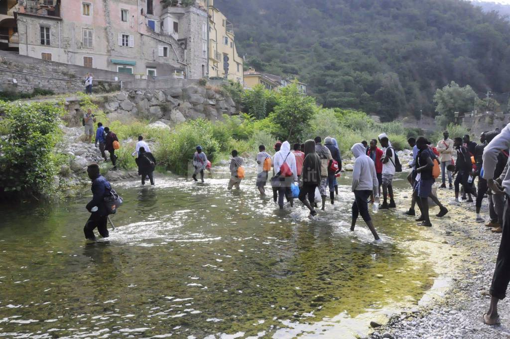 riviera24 - La marcia dei migranti