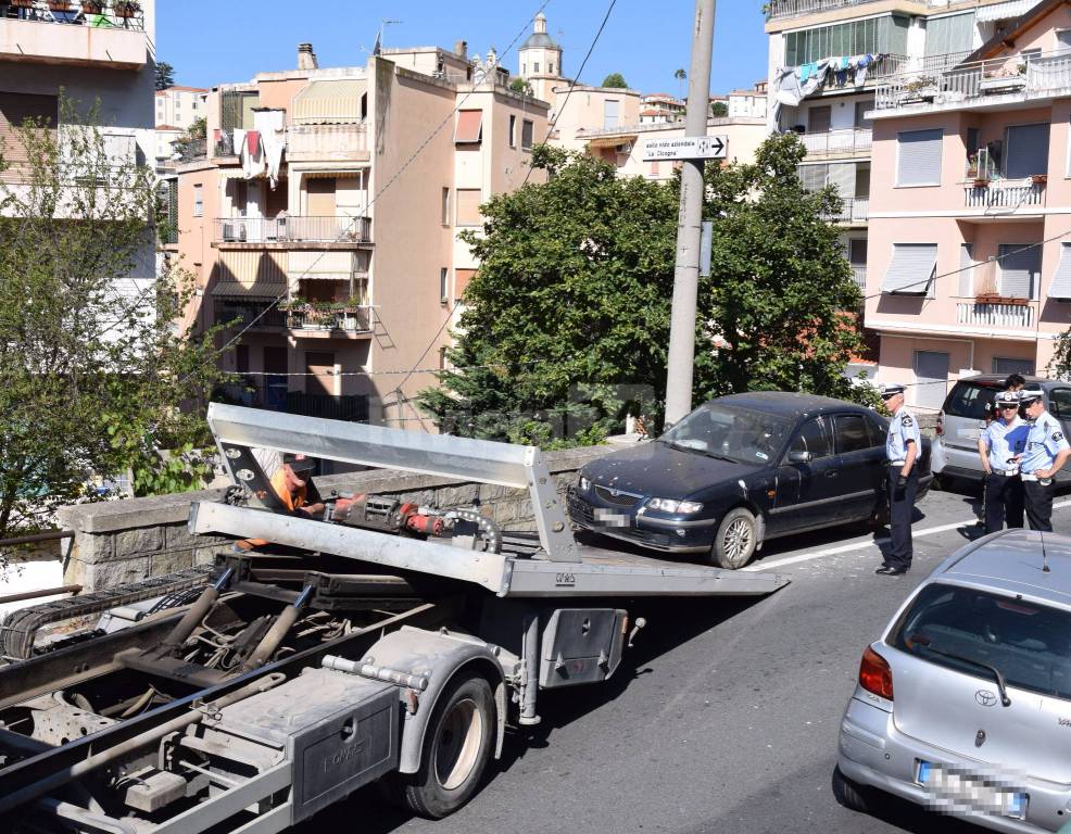 riviera24 - Sanremo, rimozione auto via Borea