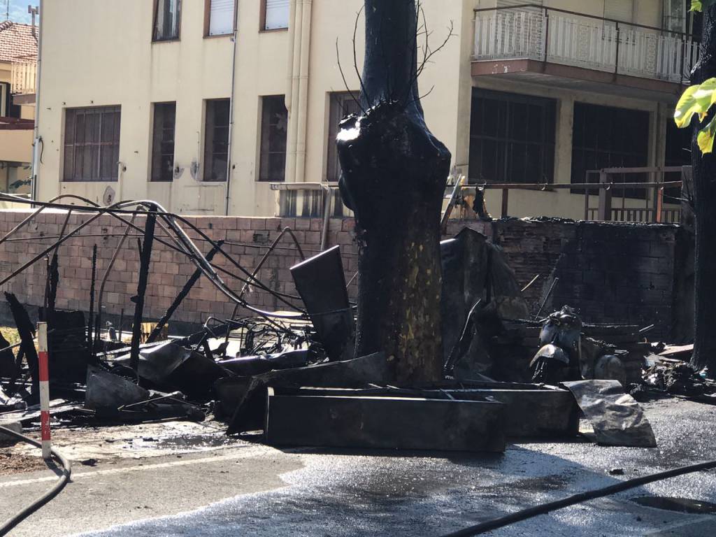 ventimiglia incendio corso limone piemonte 