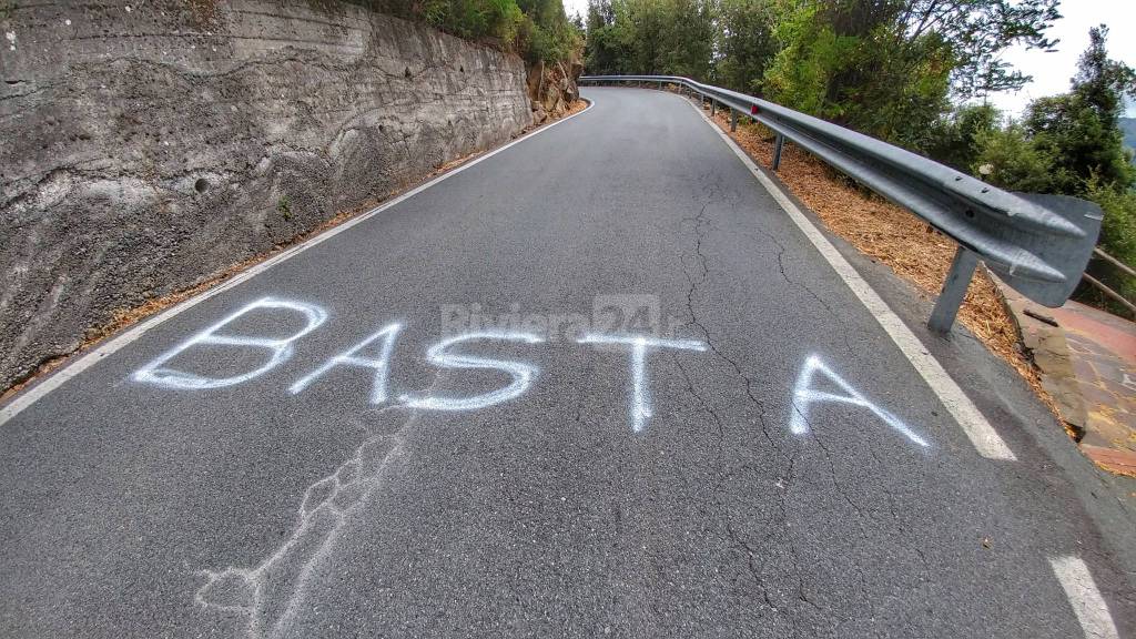 Riviera24-Pian della Castagna, scritte di protesta contro i migranti ospitati dalla cooperativa "Caribu"