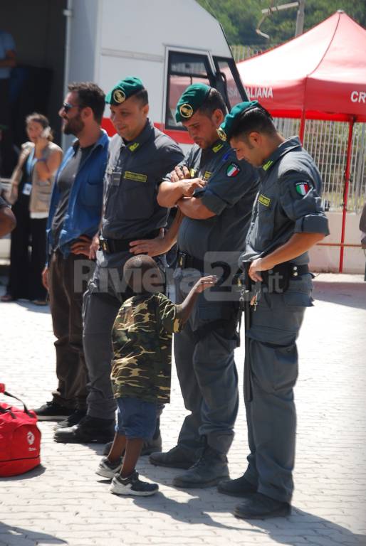 Famiglie migranti trasferite al Parco Roja